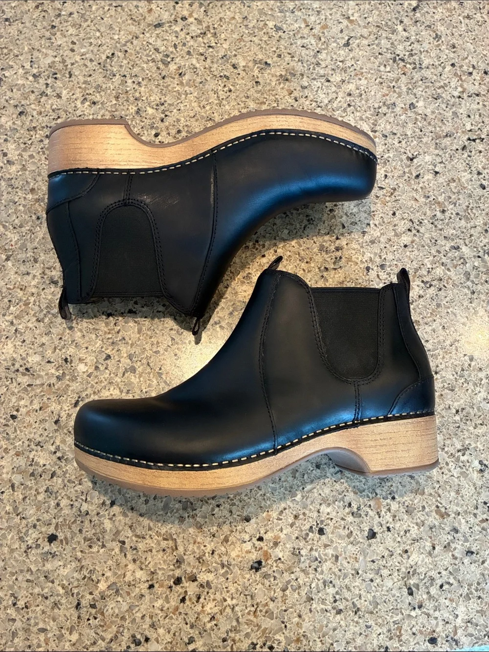 Women’s 38 Dansko Becka Boots in black oiled leather - Picture 3 of 11
